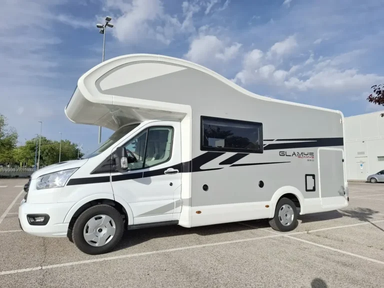 alquiler autocaravana 6 plazas glamys 320 capuchina barcelona vista lateral
